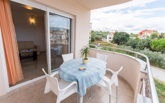 Apartment Slavica - 70 m from the beach : Lero2 Okrug Gornji, Island Ciovo