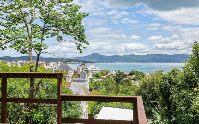 Chalé Rústico com Jacuzzi em Jurerê MAV011