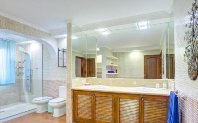 Daniel's Luxury House - Ocean View and Heated Pool