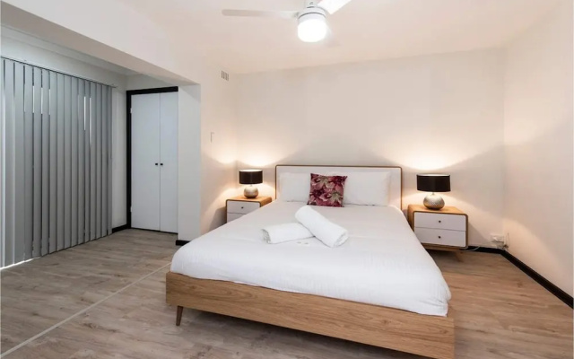 Convenient 1BR Apartment Close to Foreshore & Cbd – Guest Rooms – Perth
