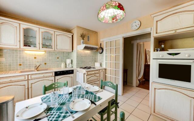 85 m2, calme , parking, centre ville