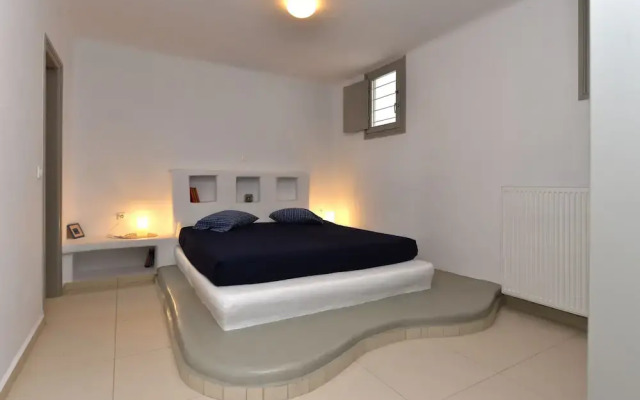 Exquisite villa for 10 with pool, helipad by VillaRentalsgr