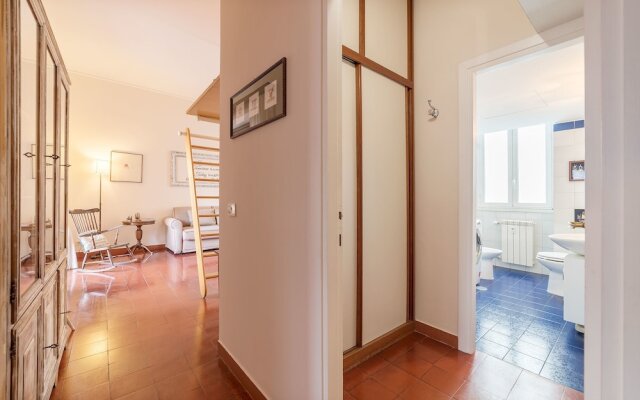 The Quietest Corner of Trastevere, AC & Elevator