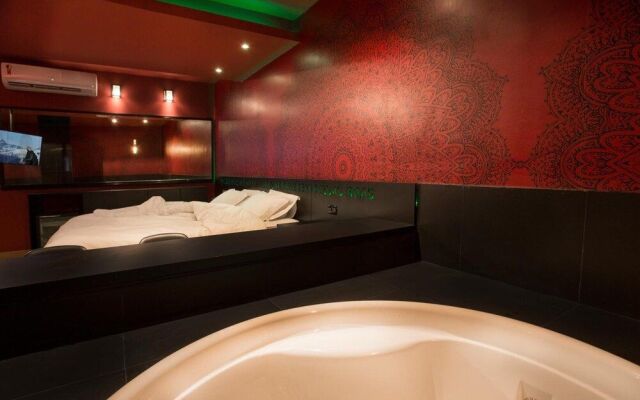 Tout Motel (Adults Only)