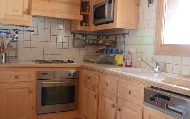 Cozy Chalet in Les Gets with Sauna