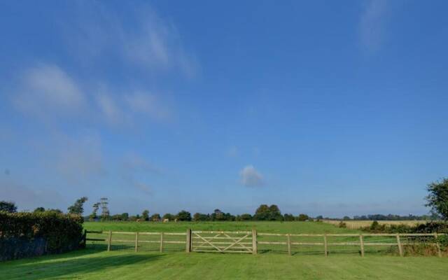Serene Holiday Home in Hawkinge With Garden