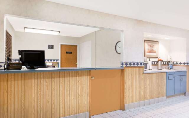 Super 8 by Wyndham Merrillville