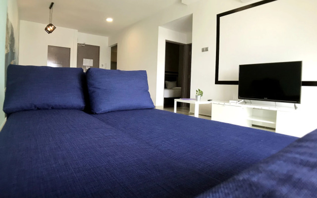 One Amerin Mall & Suites