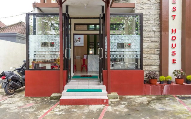 Arum Guest House by RedDoorz