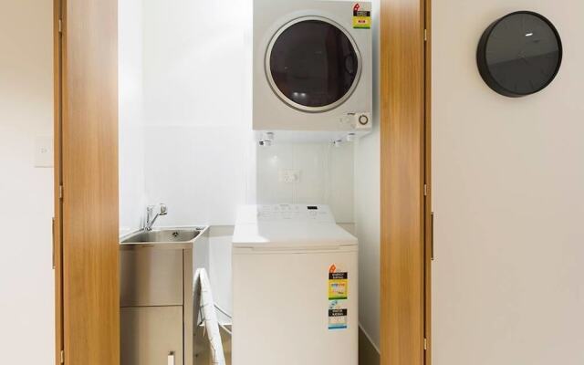 Brand New Heart Of City Executive Apartment