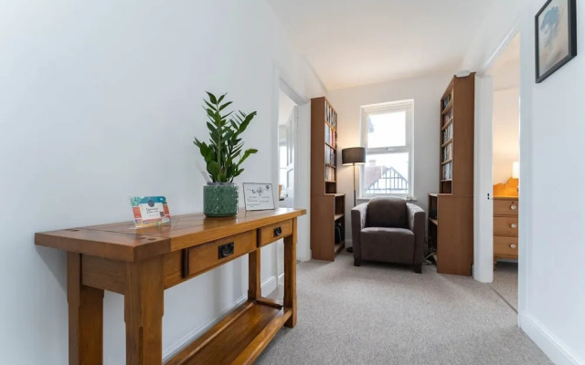 Host Stay Preston Park Apartment