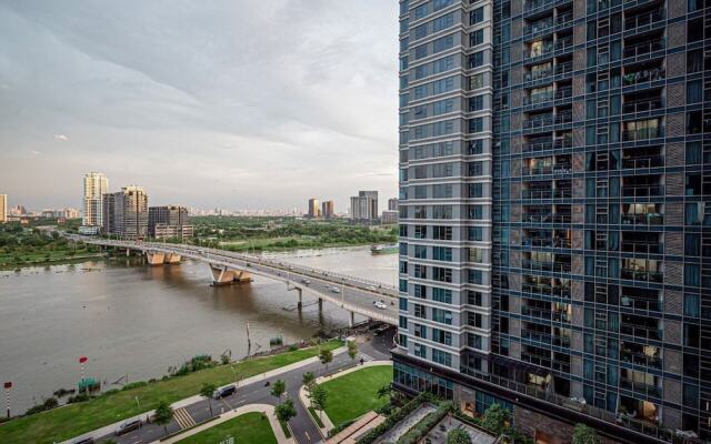 Luxury Sunwah Apartment near Landmark 81 - City View