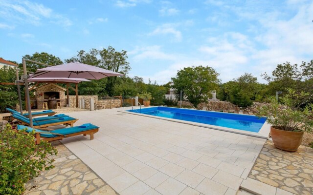 Beautiful Home in Kras With Wifi and 2 Bedrooms