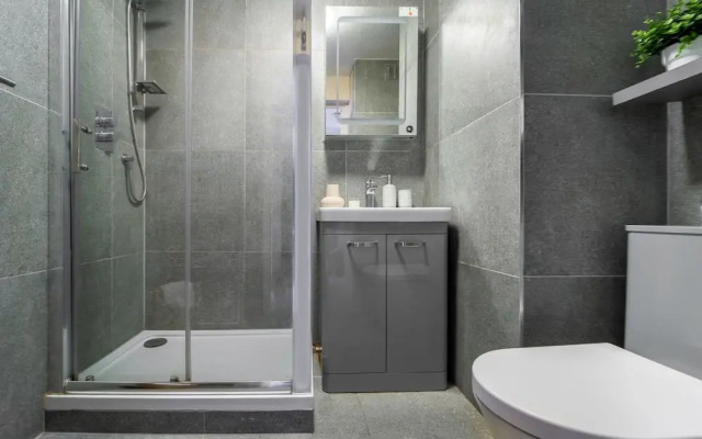 Stylish 1-Bedroom with Balcony near Soho