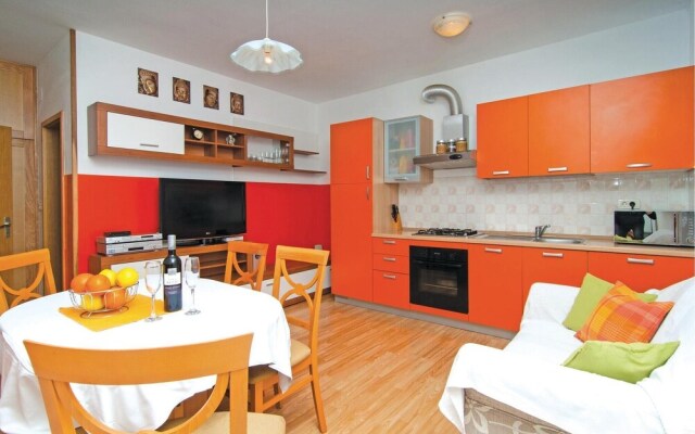 Amazing Home in Podstrana With Wifi and 2 Bedrooms