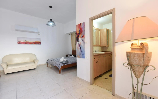 Flintstone Guest House-heated swimming pool