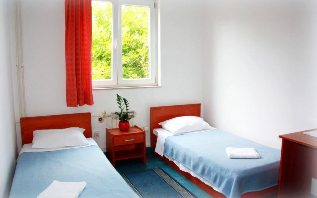 Omladinski Hostel