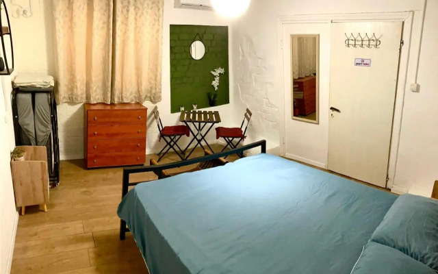 Low-Cost Guesthouse - By The Beach!