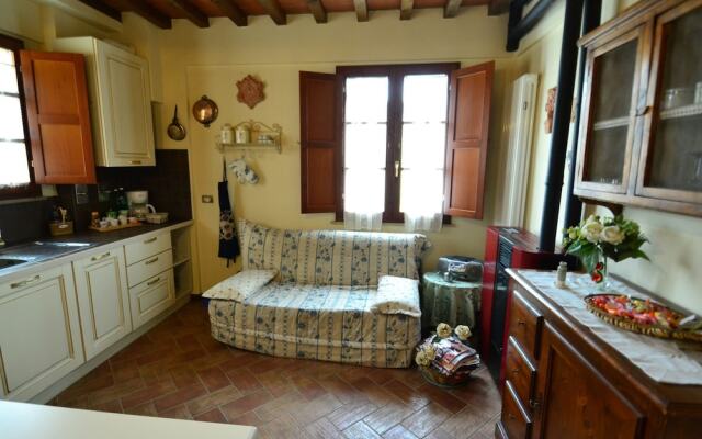 Delightful Holiday Home With Garden, Pool, Heating, Parking