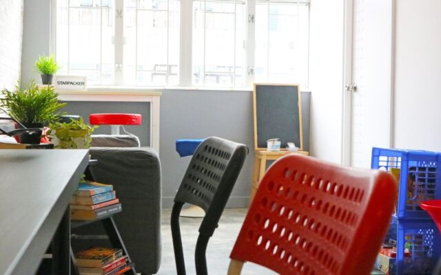 Starpacker - Hostel