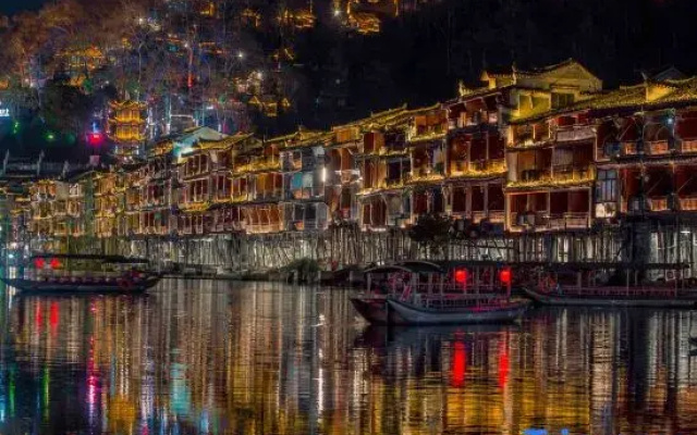 Yunshuiyao Serene Courtyard Homestay (Fenghuang Ancient Town)