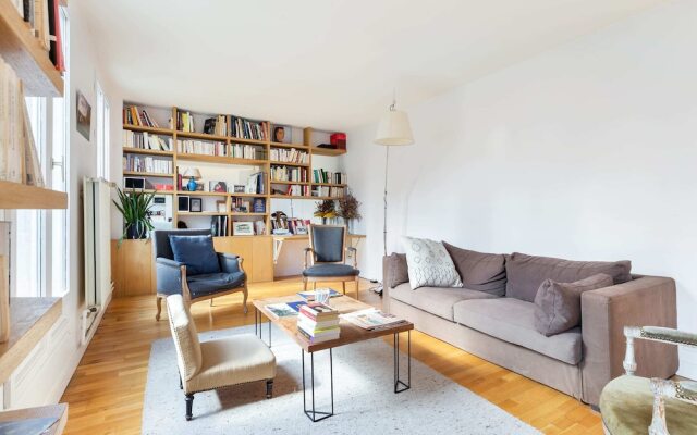 Warm and Homely Duplex Near Montmartre, Fits 5