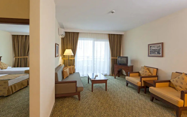 Royal Garden Suite Hotel