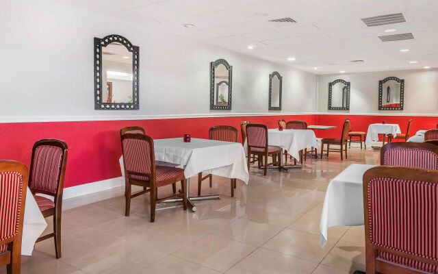 Clarion Hotel Orlando International Airport