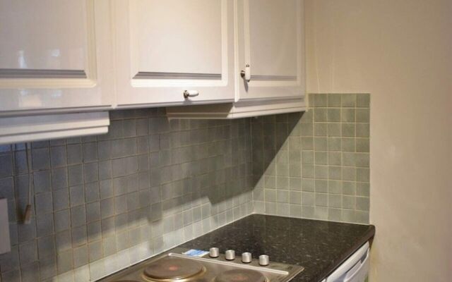 2 Bed Historical Christchurch With Parking