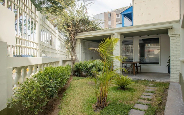 w Extraordinary 1BR w Terrace in Miraflores