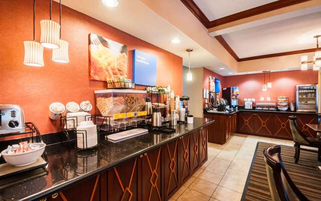 Comfort Inn & Suites North East