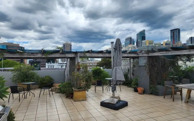 Loft Style Apartment in the Heart of Surry Hills