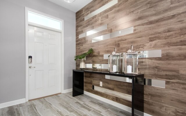 8 BD 5 BH Pool and Spa