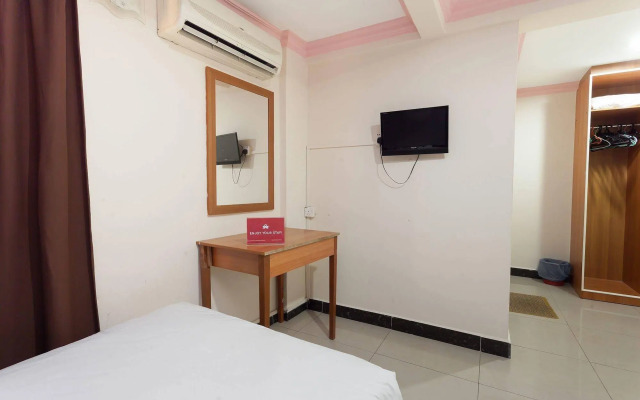 ZEN Rooms Near Jakel Mall