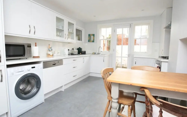 Lovely Central Oxford Apartment + Sun Trap Patio
