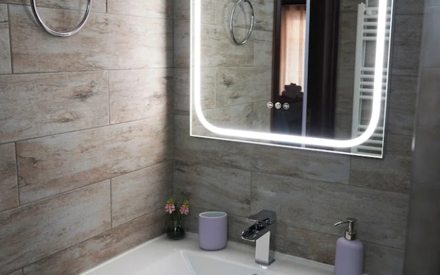 Athenian Petralona Suite