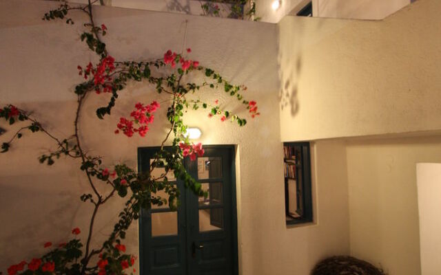 Oia's Sunset Apartments