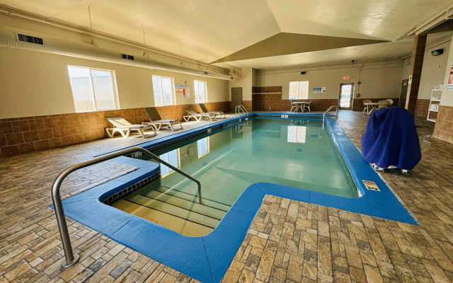 Days Inn & Suites by Wyndham Cedar Rapids