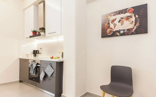 Pireas Jewel New Design Apt w Backyard