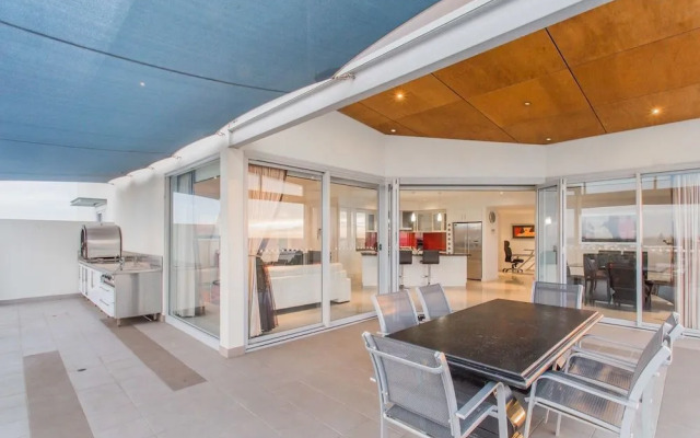 Spinnakers Apartments