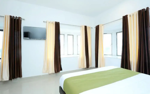 OYO 14328 Hotel Rv Tower