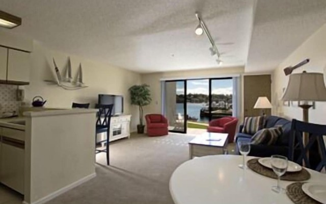 Edgewater Inn- Charlevoix