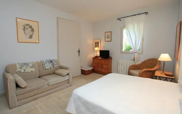 Provencal Villa in the Heart of the Luberon Scrubland