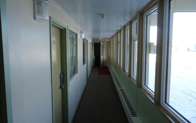 Canadiana Motel