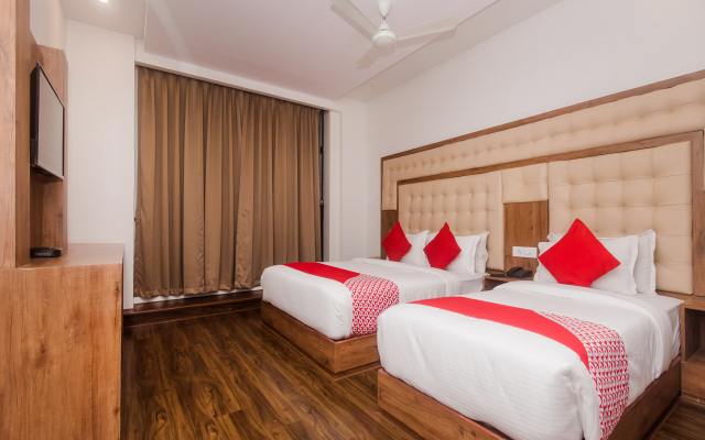 OYO 22039 Hotel Bkc Grand