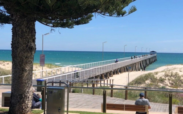 Adelaide Beachside 4 Bedroom House With Parking