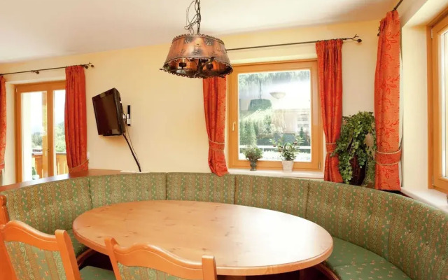 Chalet Apartment in ski Area Saalbach-hinterglemm