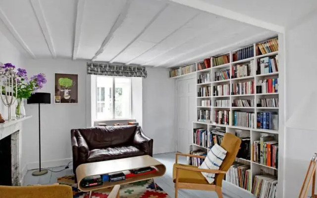 Ampersand House