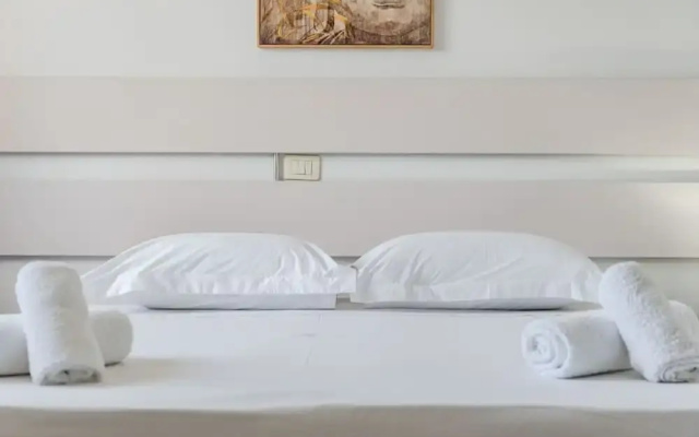 Modern Home With Wifi and Beach Access Golem