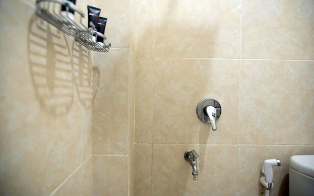 RedDoorz near Marlboro